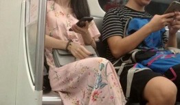 地鐵小姐姐吃瓜,揭秘都市生活百態