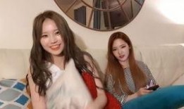 吃瓜美少女情侶,吃瓜美少女情侶的甜蜜日常