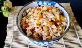 瓜哥吃雞腿炒飯,揭秘雞腿炒飯的獨特魅力