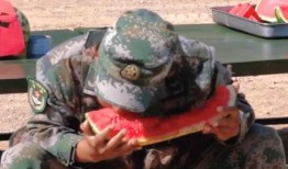 吃瓜兵哥哥,趣味生活背后的軍人風(fēng)采