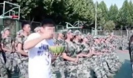 舞臺(tái)軍訓(xùn)舞臺(tái)吃瓜,一場(chǎng)別開生面的青春盛宴