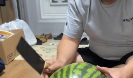 吃瓜現(xiàn)場(chǎng)親嘴,吃瓜群眾見證甜蜜瞬間