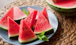 瓜變黃可以吃嗎,能否食用揭秘”