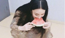 吃瓜穿書女,吃瓜少女的奇幻冒險之旅