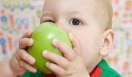 寶寶剛開始吃瓜,寶寶成長新篇章